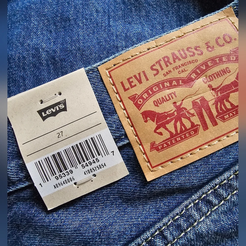 Levi's Low Pro Straight New With Tags Women's Blue Distressed Jeans Size 27 - Picture 7 of 7